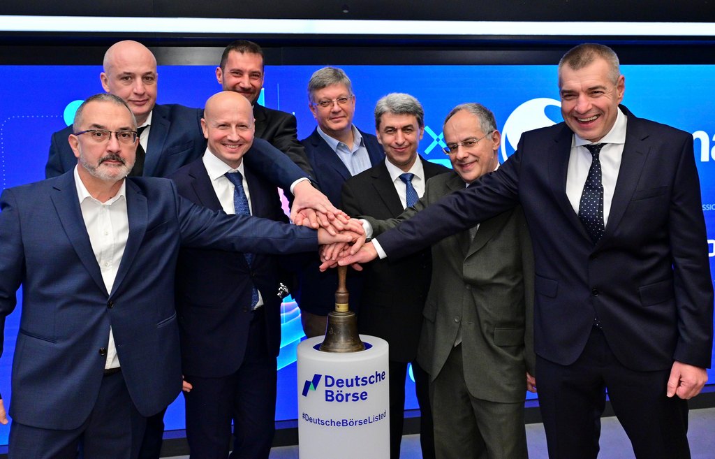 02_Board members-Bell-ringing-Frankfurt.jpg