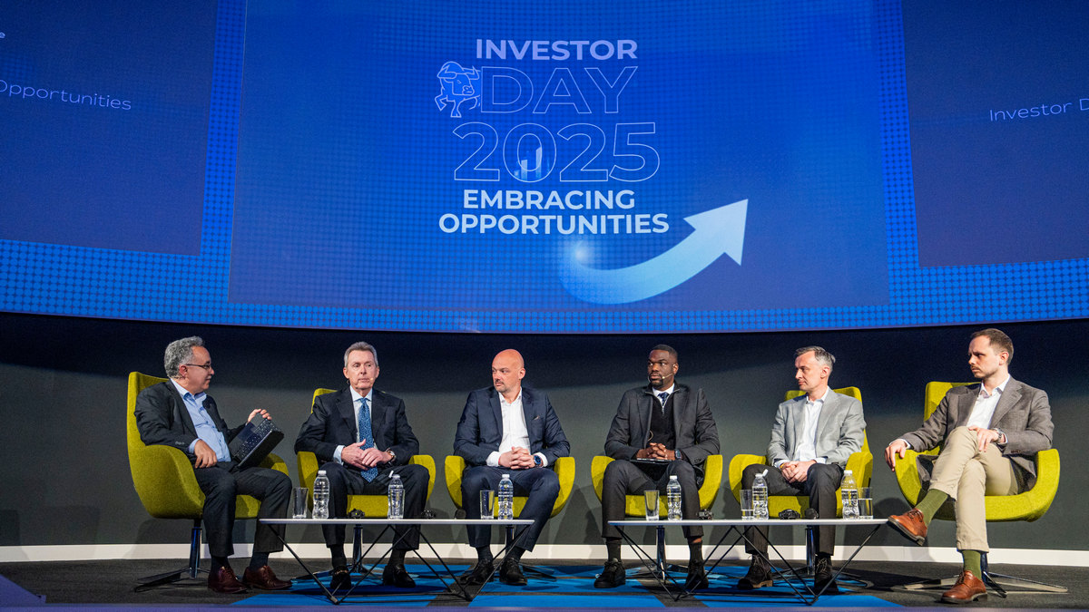 Investor_Day_discussion-pannel.jpg